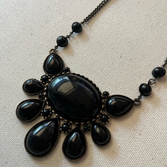 Vintage-Inspired Black Statement Bib Necklace - Picture 1 of 3